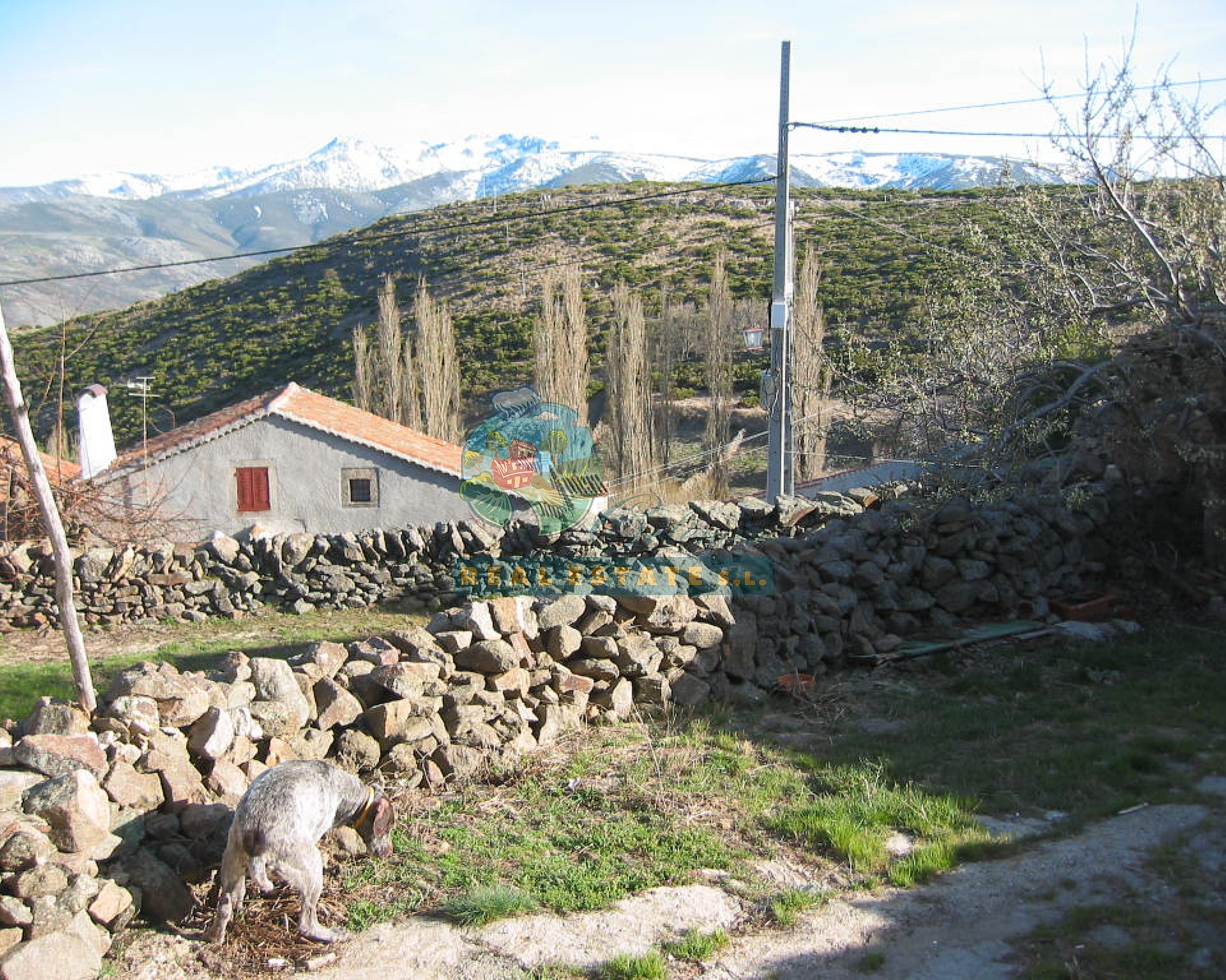 Casa habitable: patio y vistas a Sierra de Gredos.