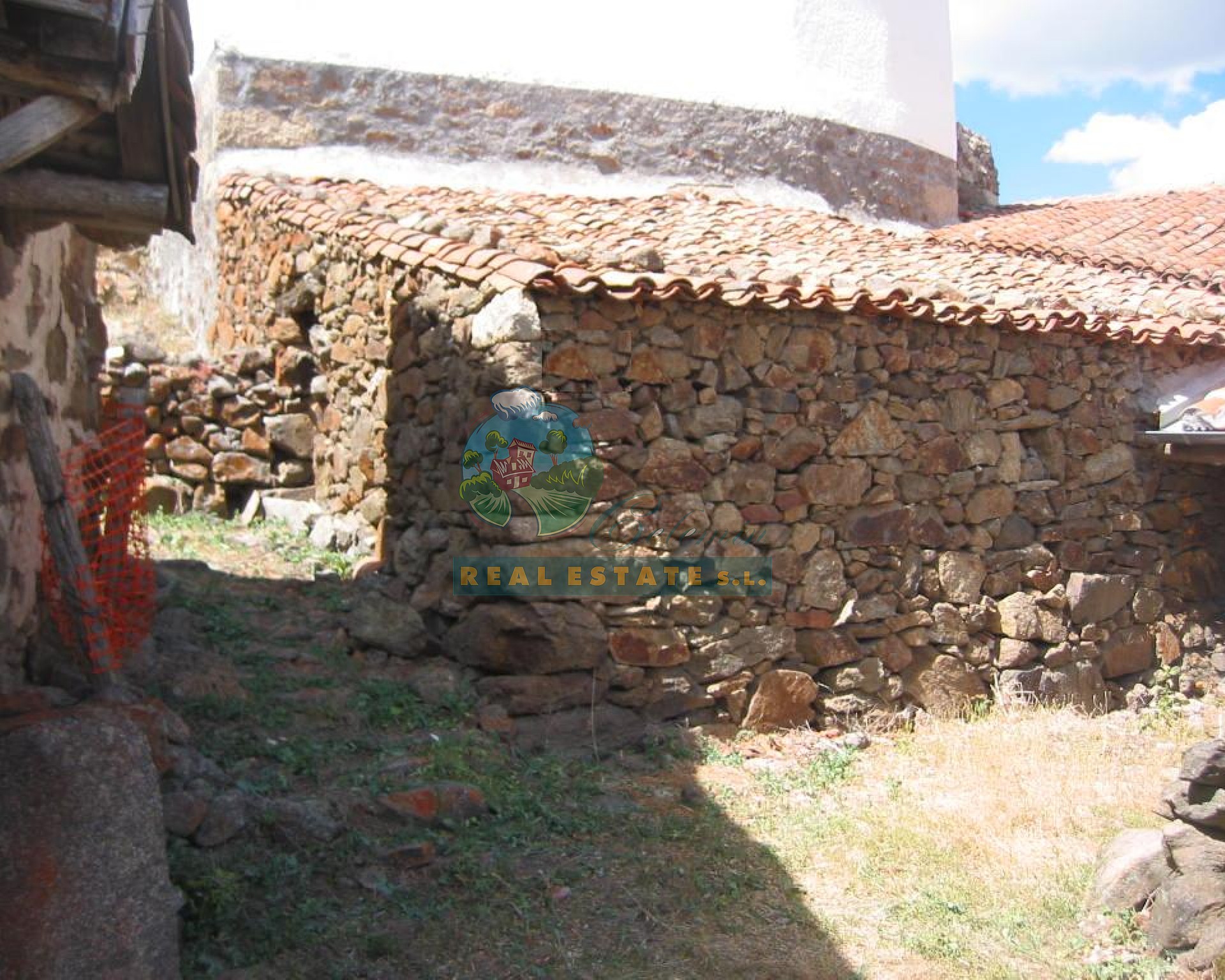 Vivienda para reformar con patio en Sierra de Gredos.
