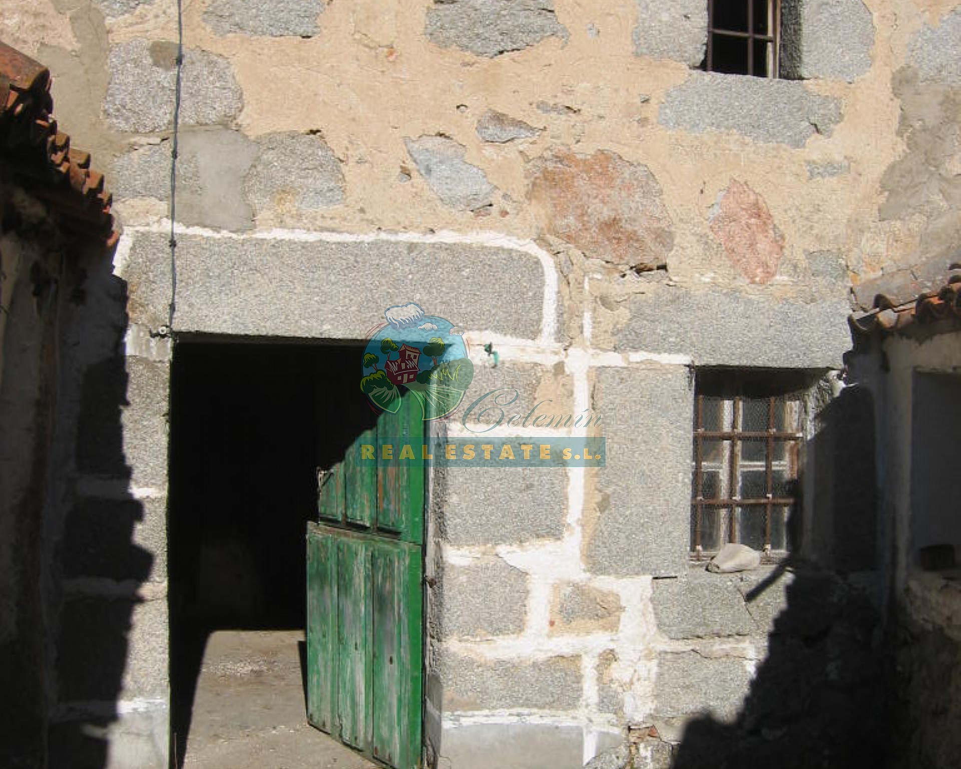 Casa para reformar en Valle Amblés.