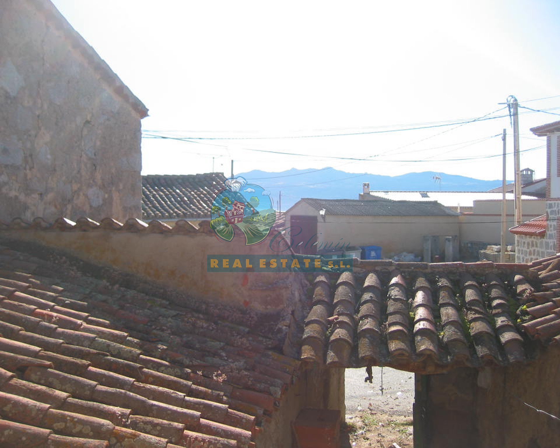 Casa para reformar en Valle Amblés.