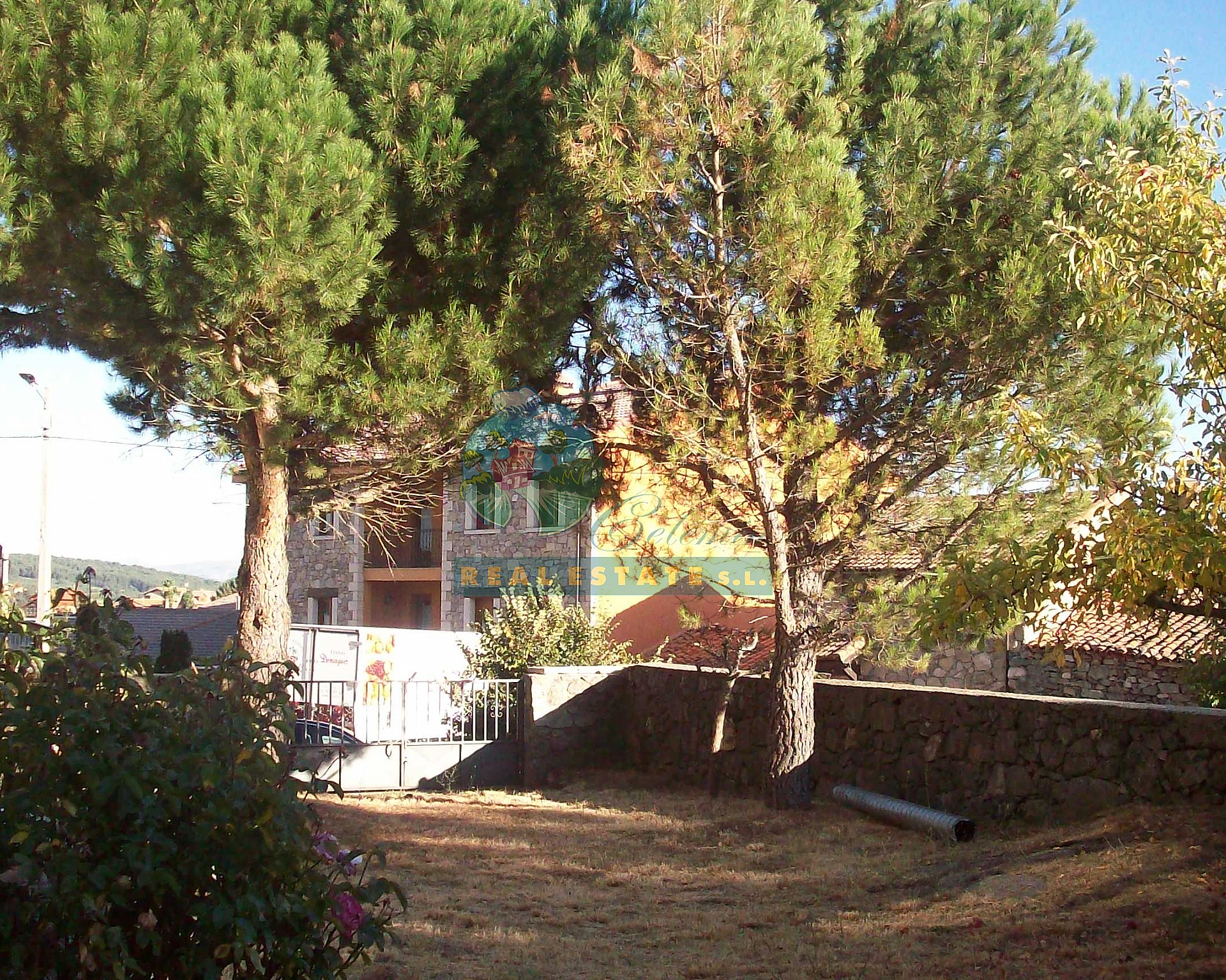 Vivienda para reformar con patio en Sierra de Gredos.