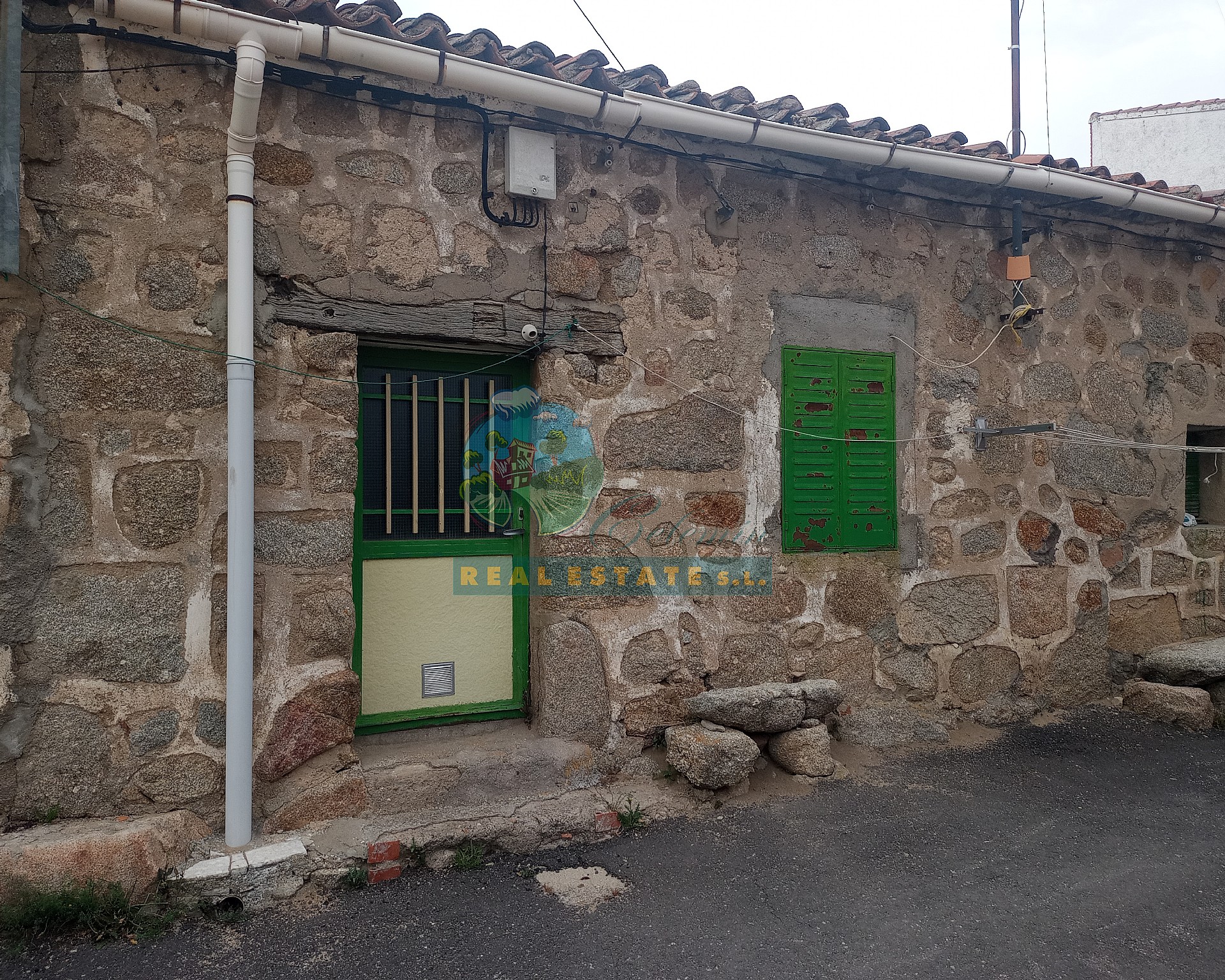 Casa pueblo y huerto cerca de Sierra de Gredos.