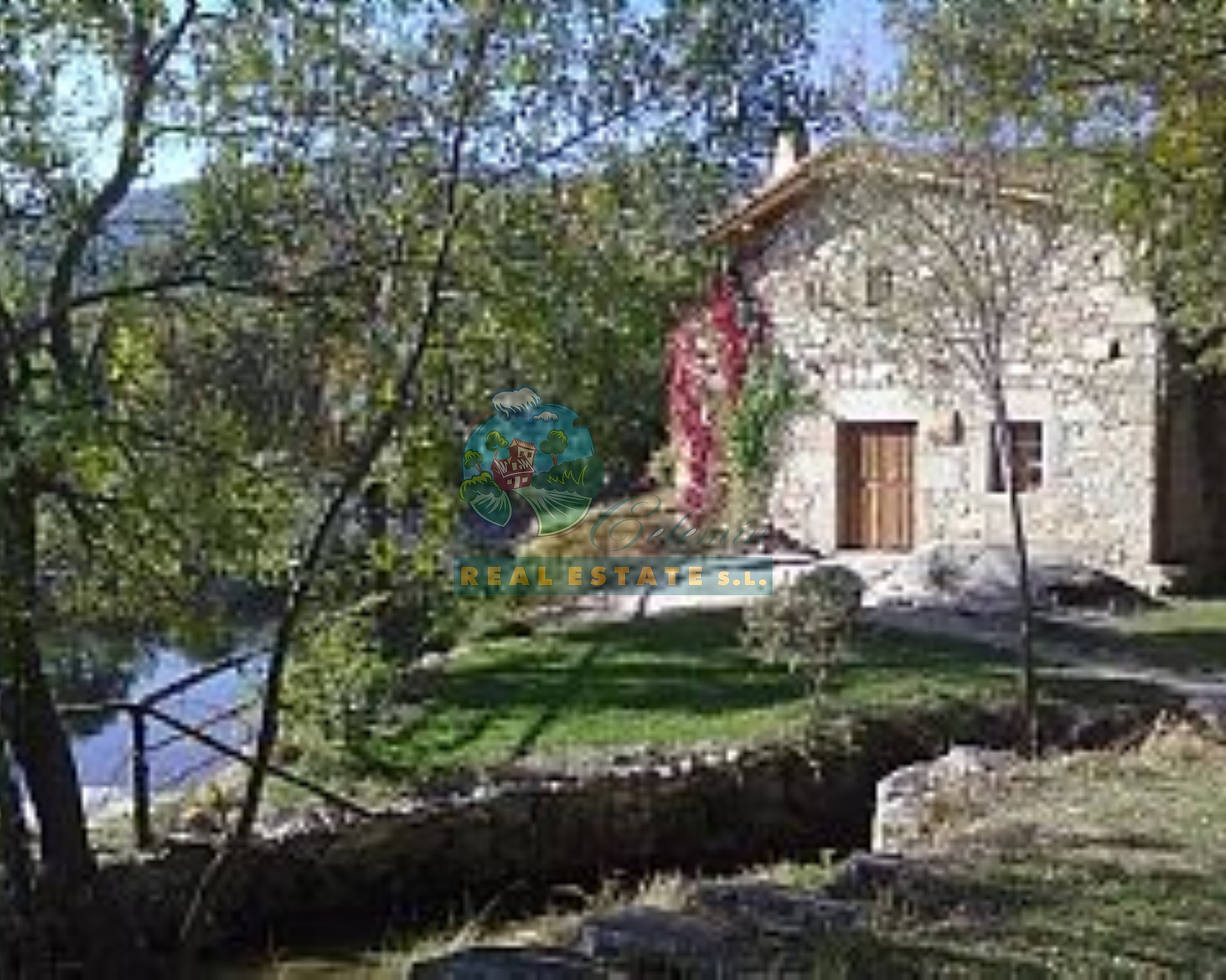 House & land next to fishing river, a space as a safe haven against COVID-19 or possible future epidemics, in Sierra de Gredos.