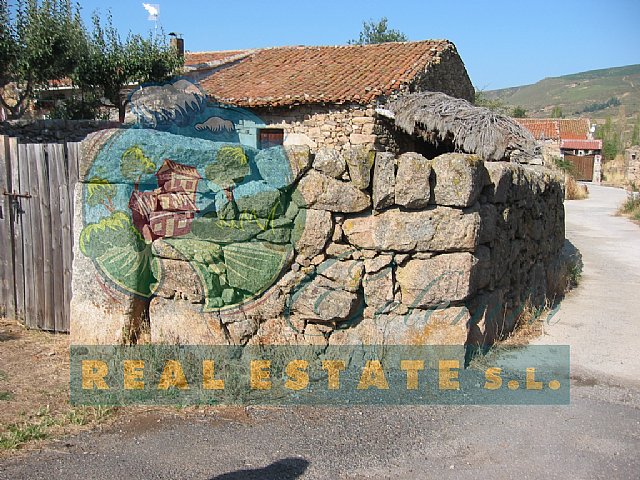 Cuadra con terreno y proyecto visado en Sierra de Gredos.
