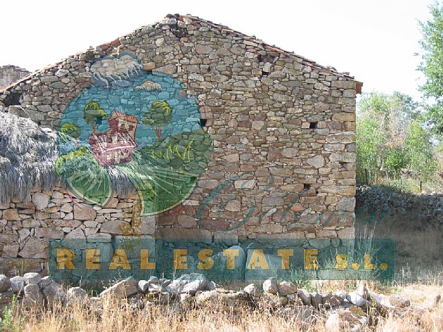 Cuadra con terreno y proyecto visado en Sierra de Gredos.