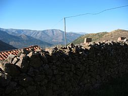 Barn & yard with views in Sierra de Gredos.
