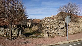 Village house in ruins in Sierra de Gredos.