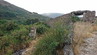 Cuadra en ruinas y vistas incre&#237;bles en Sierra de Gredos.