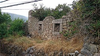 Cuadra en ruinas y vistas incre&#237;bles en Sierra de Gredos.