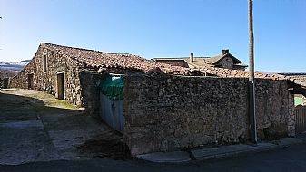 Barn & yard in Sierra de Gredos.