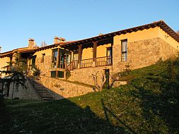 Aislada con jard&#237;n y vista en Sierra de Gredos.