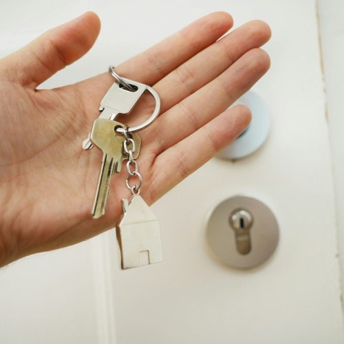 Photo by Maria Ziegler keys on hand